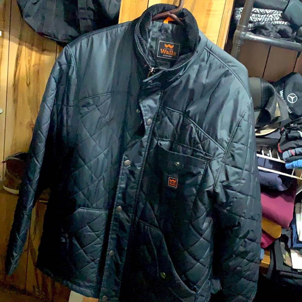 Walls diamond pattern puffer jacket, size medium